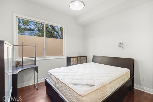 Detail Gallery Image 17 of 25 For 143 N Arnaz Dr #102,  Beverly Hills,  CA 90211 - 3 Beds | 2/1 Baths