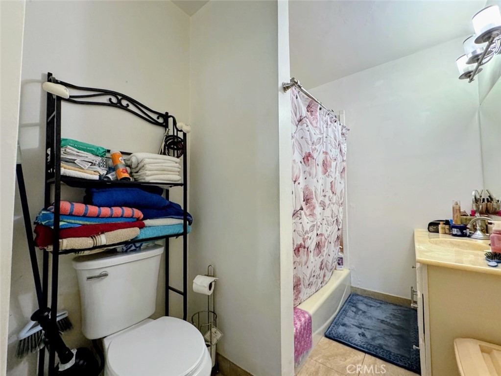 https://media.crmls.org/medias/5b7a6522-b123-480b-b47a-014f8bb036a5.jpg?preset=X-Large