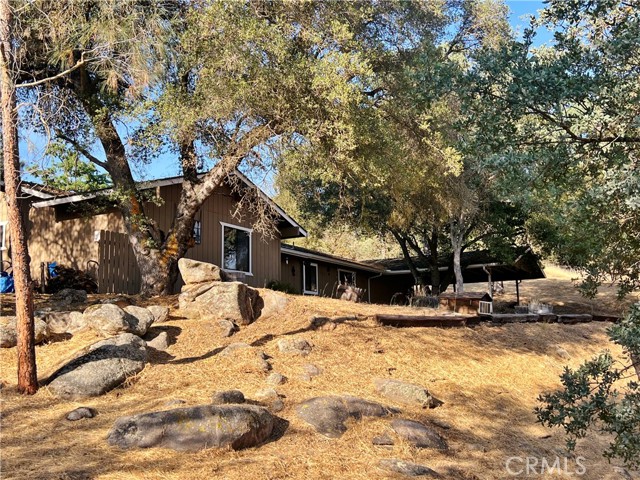 44293 Copper Creek Way, Coarsegold CA: https://media.crmls.org/medias/5b7b156f-c1f0-4af4-a953-168eda7d1240.jpg