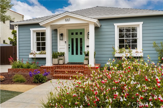661 Grand Avenue, Long Beach CA: https://media.crmls.org/medias/5b7b92ec-290b-4ed7-b314-783eee7b4b93.jpg