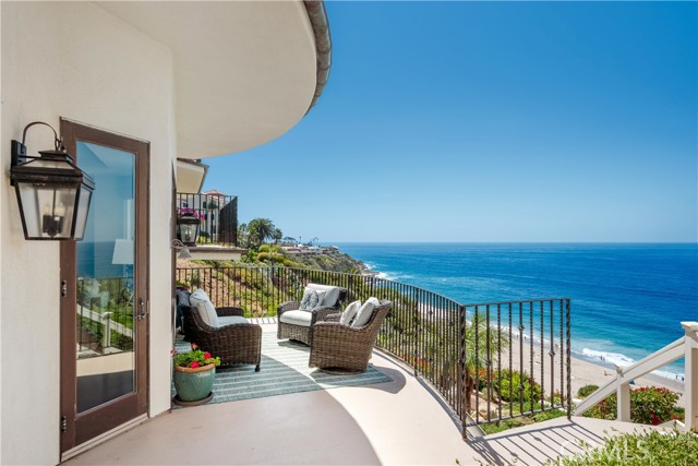 Detail Gallery Image 26 of 43 For 32061 Coast Hwy, Laguna Beach,  CA 92651 - 4 Beds | 4/2 Baths