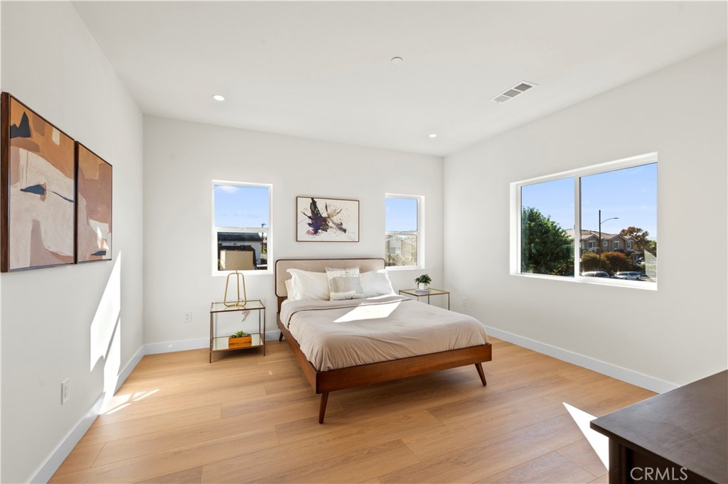 MLS #OC25253877 image #30