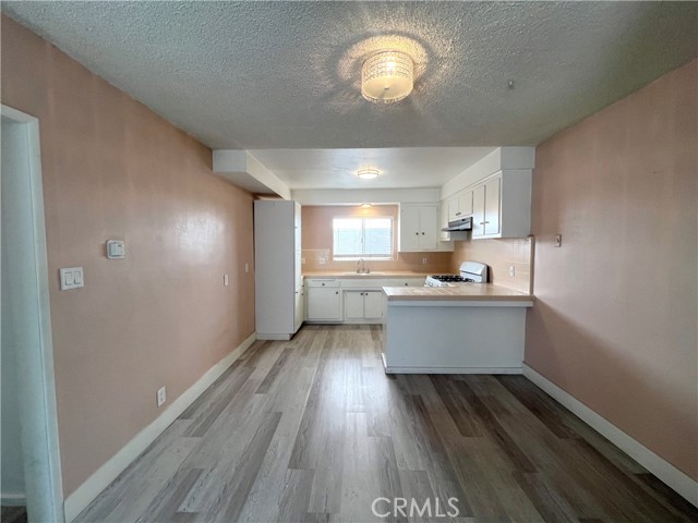 Detail Gallery Image 5 of 13 For 12706 Kornblum Ave #C,  Hawthorne,  CA 90250 - 2 Beds | 1 Baths