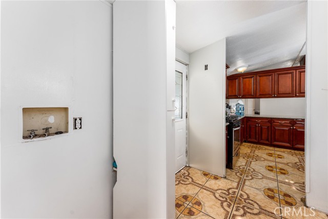 17225 Valley Boulevard, Fontana CA: https://media.crmls.org/medias/5b7dd9d6-e849-46d3-973a-91b25b3a3f6e.jpg