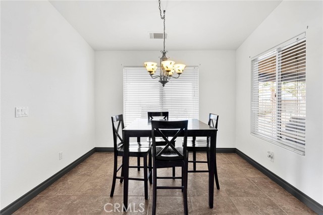 Detail Gallery Image 21 of 75 For 13724 Yuma Rd, Apple Valley,  CA 92307 - 5 Beds | 2/1 Baths