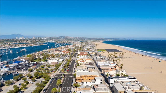 1510 W Oceanfront, Newport Beach CA: https://media.crmls.org/medias/5b7e229f-4b44-4407-833b-93db9b5475bc.jpg