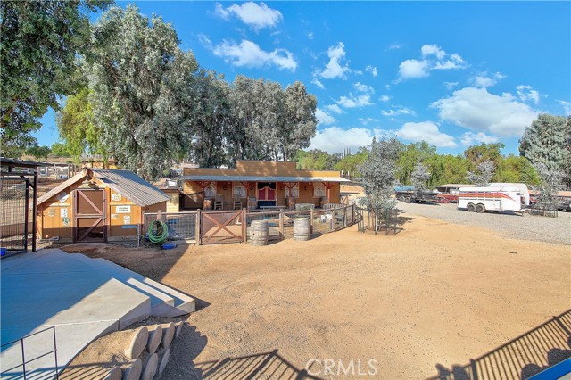 18687 Chickory Drive, Riverside CA: https://media.crmls.org/medias/5b7ed126-6004-440f-ab85-aad88b5d73fb.jpg