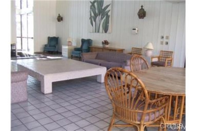 5585 E Pacific Coast, Long Beach CA: https://media.crmls.org/medias/5b7f8b10-9558-4359-a866-17077cf36abe.jpg