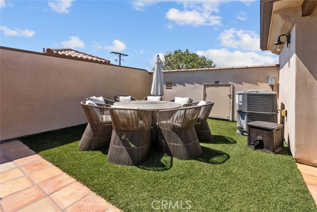 Detail Gallery Image 30 of 39 For 201 N Reese Pl #203,  Burbank,  CA 91506 - 3 Beds | 2 Baths