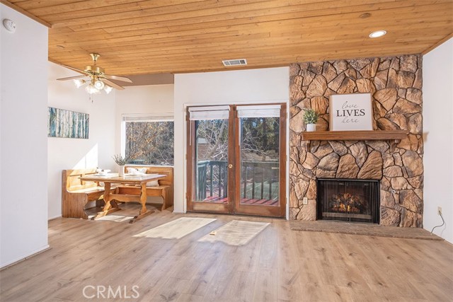 Detail Gallery Image 12 of 48 For 39802 Lakeview Dr #32,  Big Bear Lake,  CA 92315 - 2 Beds | 2/1 Baths