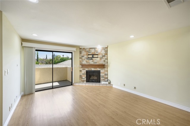 555 West Wilson Avenue, 3 photo 4