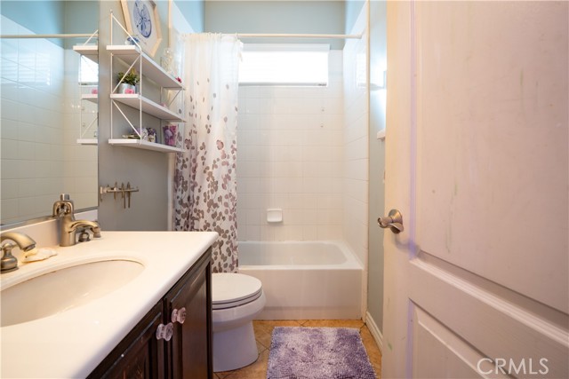 14668 Stageline Lane, Fontana CA: https://media.crmls.org/medias/5b8253cb-bbba-4486-8382-c78e34ee46fb.jpg