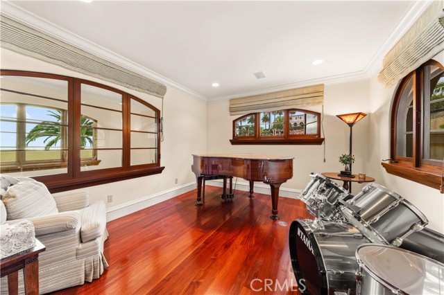 64 Laurel Drive, Rancho Palos Verdes CA: https://media.crmls.org/medias/5b82c60f-01cb-4895-a8d9-a6b762137947.jpg