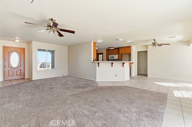 6895 Coyote Rd, Phelan CA: https://media.crmls.org/medias/5b82de2b-f6cf-4013-80c1-01042b6051e9.jpg