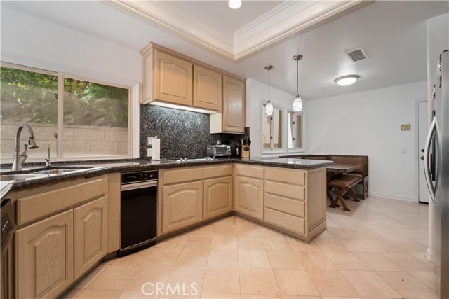6264 Napoli Court, Long Beach CA: https://media.crmls.org/medias/5b83d682-8b42-4a91-84e7-58f1149e5655.jpg