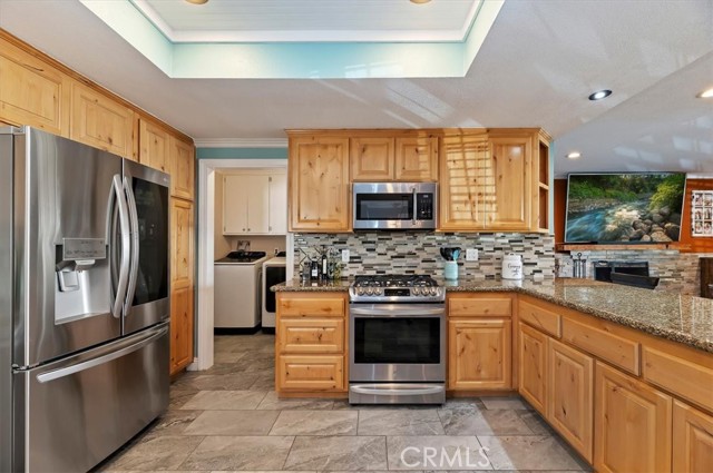 Detail Gallery Image 14 of 51 For 257 8th St, Norco,  CA 92860 - 3 Beds | 3 Baths