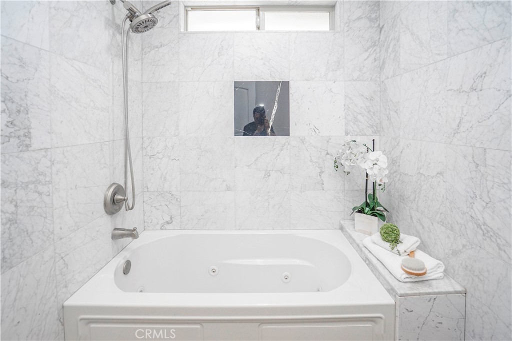 https://media.crmls.org/medias/5b849a31-b2ea-4982-ab74-9b0f52a547ed.jpg?preset=X-Large