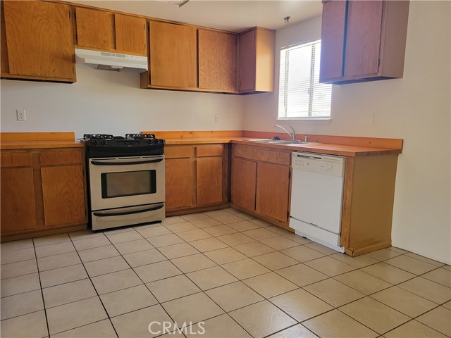 5827 Bagley Avenue, 29 Palms CA: https://media.crmls.org/medias/5b84db4b-8c73-4471-b503-d8da457fc160.jpg