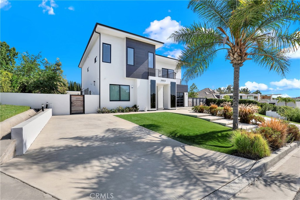 MLS #OC26171838 image #1