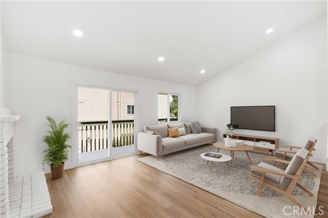 Detail Gallery Image 2 of 32 For 87 Tennessee St #C,  Redlands,  CA 92373 - 2 Beds | 2/1 Baths