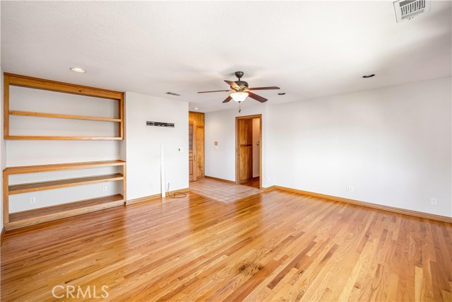 920 W Elberon Avenue, San Pedro CA: https://media.crmls.org/medias/5b877ce4-6f9e-4183-a492-37b311d60d0c.jpg