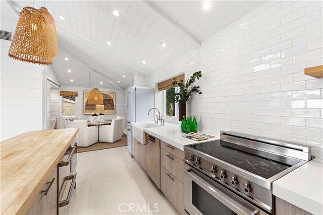 31602 Santa Rosa Drive, Laguna Beach CA: https://media.crmls.org/medias/5b87b9ca-4835-460a-b481-216798ca0331.jpg