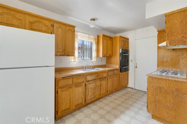 2145 Marin Way photo 3