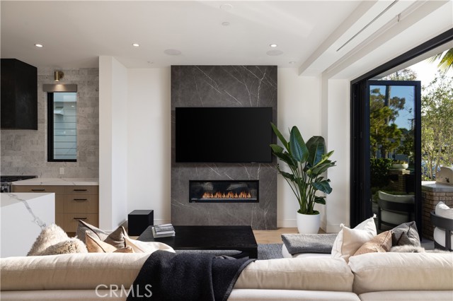 508 Goldenrod Avenue, Corona del Mar CA: https://media.crmls.org/medias/5b88467f-b6fe-4816-b7ff-5dad6ea796e7.jpg