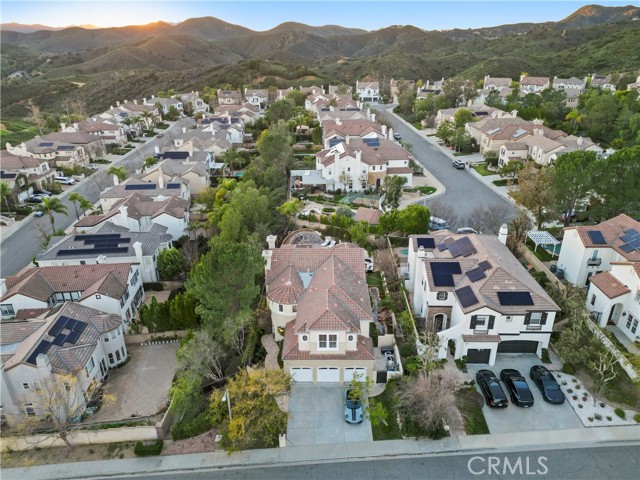 Image 4 of 63 For 907 Deerhill Road