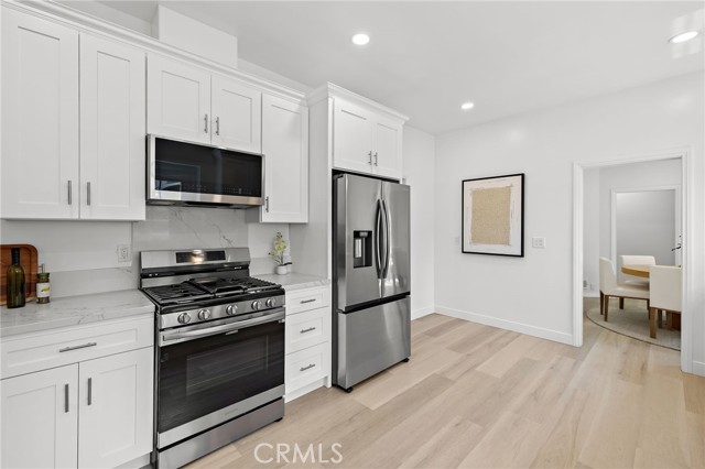 609 N Oakhurst Drive, Beverly Hills CA: https://media.crmls.org/medias/5b891cdd-8d51-4feb-bc57-81cb878933a2.jpg