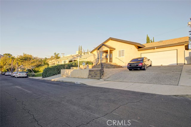 Detail Gallery Image 3 of 33 For 10624 Mcclemont Ave, Tujunga,  CA 91042 - 3 Beds | 3 Baths