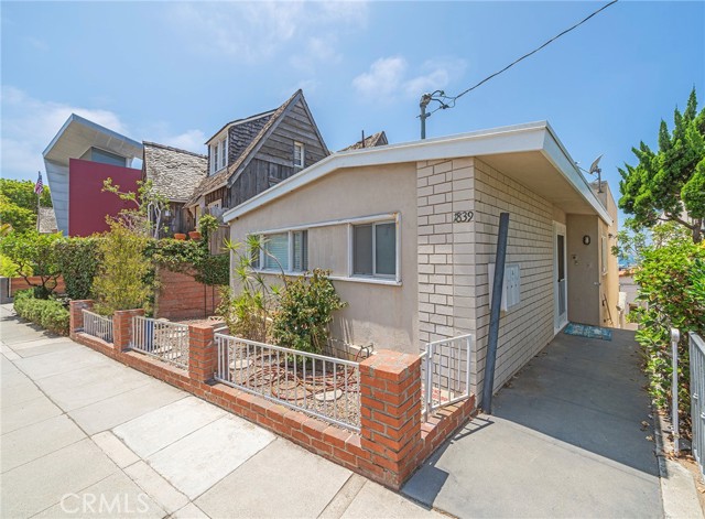 Detail Gallery Image 1 of 26 For 1839 Manhattan Ave, Hermosa Beach,  CA 90254 - 2 Beds | 2 Baths