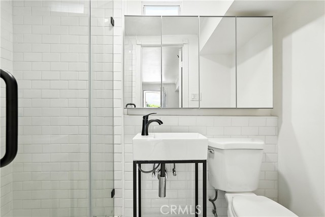 624 Redfield Avenue, Los Angeles CA: https://media.crmls.org/medias/5b8a279a-adcd-46b6-a0ce-ac629fac263c.jpg
