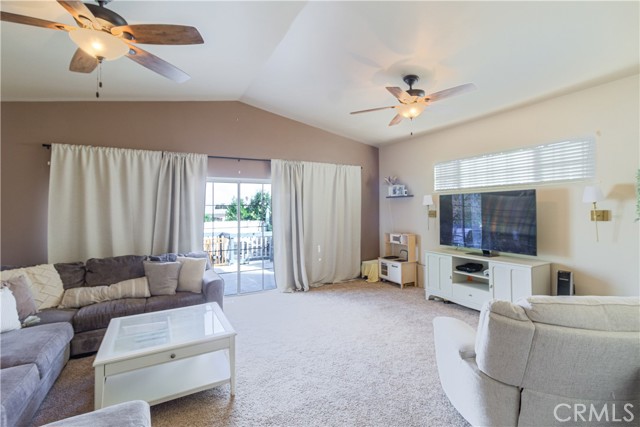 Detail Gallery Image 3 of 44 For 825 W Olive St, Corona,  CA 92882 - 3 Beds | 2 Baths