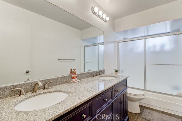 9001 Oceanwood Drive, Huntington Beach CA: https://media.crmls.org/medias/5b8ab2c0-516a-4802-aa46-2bbccb309241.jpg