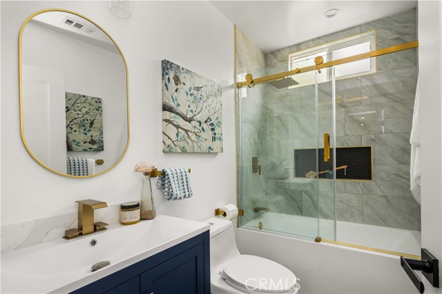 6005 S La Brea Avenue, Los Angeles CA: https://media.crmls.org/medias/5b8b2ec8-efaa-4a15-af73-817c145a135c.jpg
