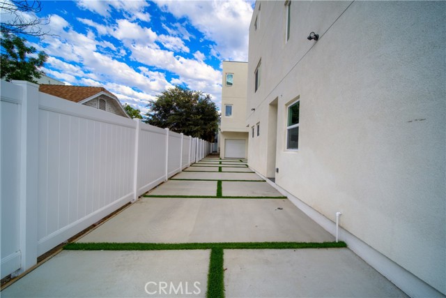 Detail Gallery Image 3 of 19 For 257 S Avenue 54 #1/4,  Los Angeles,  CA 90042 - 4 Beds | 4/1 Baths