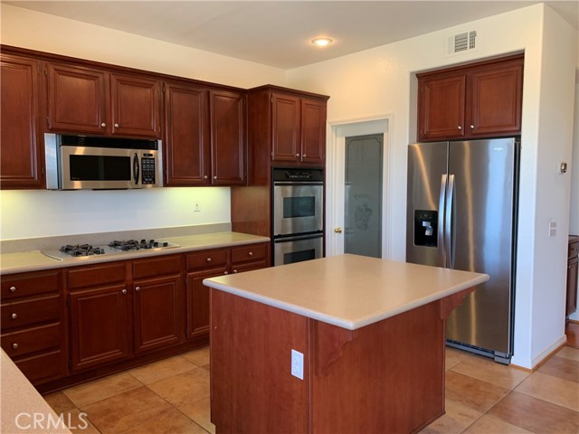 33782 Channel Street, Temecula CA: https://media.crmls.org/medias/5b8b53a4-898b-4716-837b-3f4195d87e40.jpg