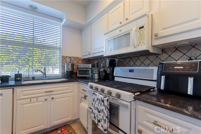 Detail Gallery Image 8 of 20 For 2212 Crescent Oak, Irvine,  CA 92618 - 2 Beds | 2 Baths