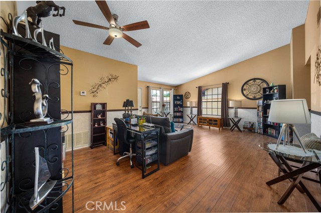 43743 Frieda Court, Lancaster CA: https://media.crmls.org/medias/5b8d93f3-4d3d-4240-bfc3-5b388ba4ec03.jpg