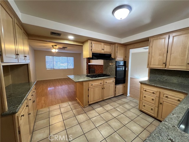 Detail Gallery Image 12 of 38 For 616 S Archer St, Anaheim,  CA 92804 - 5 Beds | 5/1 Baths