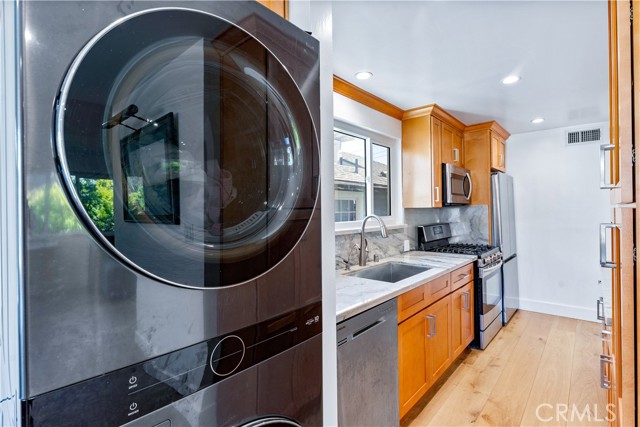 400 17th Street, Manhattan Beach, California 90266, 4 Bedrooms Bedrooms, ,2 BathroomsBathrooms,Residential,For Sale,17th,PW24197344