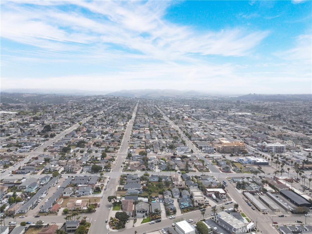 https://media.crmls.org/medias/5b8e86cb-59df-4308-a863-c211eb8b5325.jpg?preset=X-Large