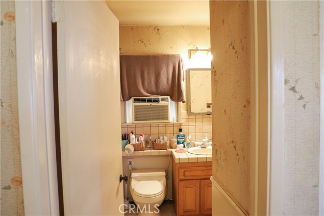 7414 Dinsdale Street, Downey CA: https://media.crmls.org/medias/5b8e88f7-a228-4a43-9ac4-f424e7dac2d0.jpg