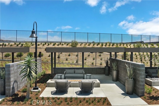 Detail Gallery Image 6 of 10 For 15860 Blue Copper Way, Fontana,  CA 92336 - 3 Beds | 2/1 Baths