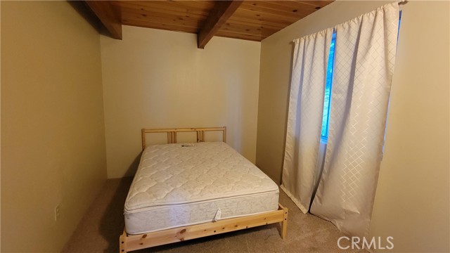Detail Gallery Image 9 of 16 For 1933 Willow Dr, Running Springs,  CA 92382 - 3 Beds | 2 Baths