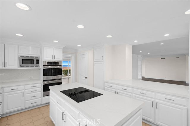 4519 Camden Drive, Corona del Mar CA: https://media.crmls.org/medias/5b90de14-10d9-4269-84d4-5233b00dd401.jpg