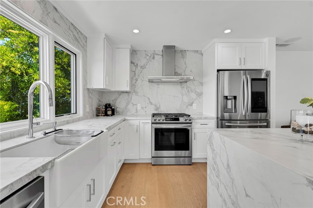 23241 Aetna Street, Woodland Hills CA: https://media.crmls.org/medias/5b910816-4ba2-470a-935d-de455035e5a1.jpg