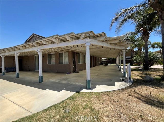 10072 Berkshire Drive, Jurupa Valley CA: https://media.crmls.org/medias/5b91168a-ca75-4e68-bf03-74010edcacc3.jpg