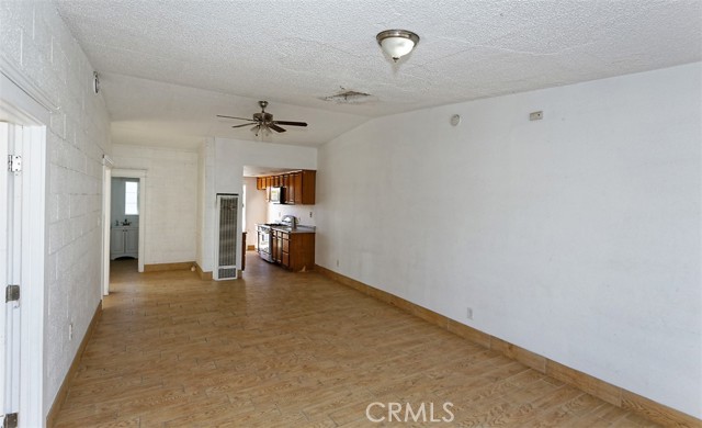 19288 3rd, Oro Grande CA: https://media.crmls.org/medias/5b91b849-b8f0-40a9-b875-acf644167e46.jpg